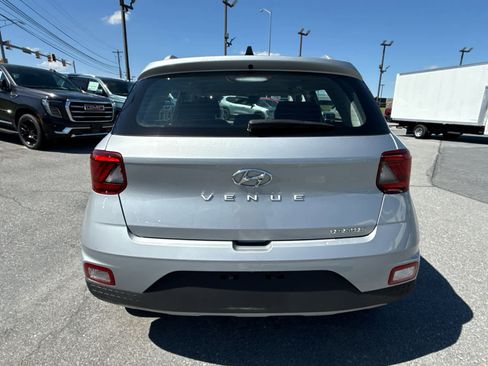 Used 2021 Hyundai Venue SEL FWD image 8