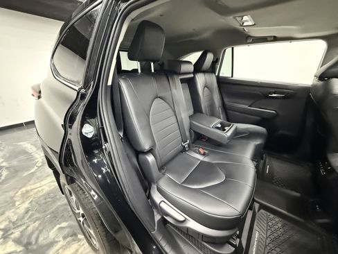 Used 2026 Toyota Highlander XLE image 24