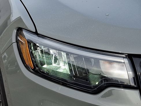 Used 2022 Jeep Compass Limited image 10