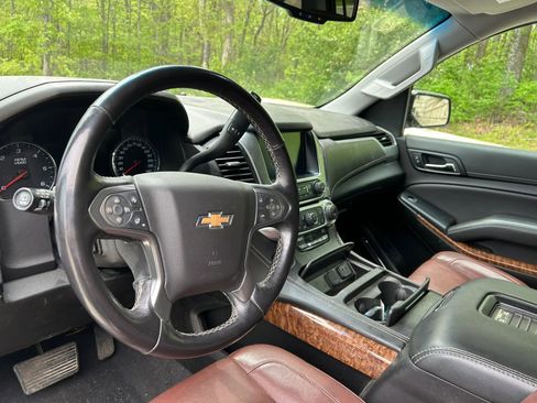 Used 2019 Chevrolet Suburban Premier w/ Premier Plus Edition image 3