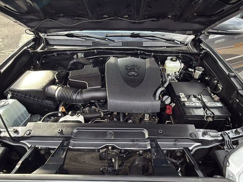 Used 2022 Toyota Tacoma TRD Off-Road image 29