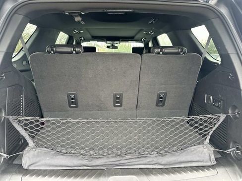 Used 2022 GMC Yukon SLT w/ SLT Premium Package image 28