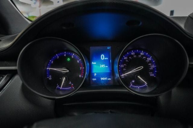 Used 2018 Toyota C-HR XLE FWD image 4