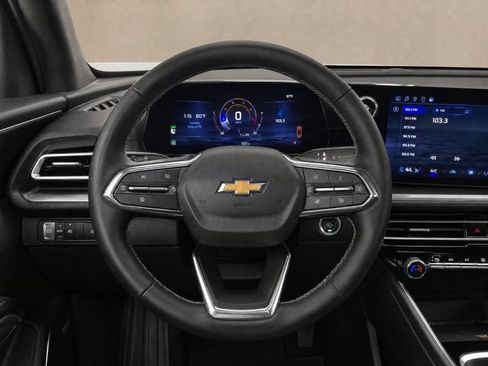 Used 2025 Chevrolet Traverse LT FWD image 16