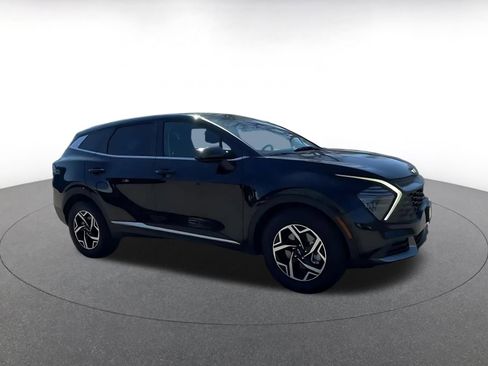 Used 2025 Kia Sportage LX FWD image 2