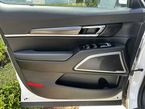 Used 2023 Kia Telluride S w/ S Sunroof Package FWD image 13