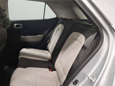 Used 2023 Hyundai Venue SEL FWD image 11