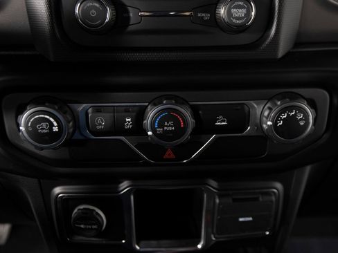 Used 2021 Jeep Wrangler Sport AWD/4WD image 17