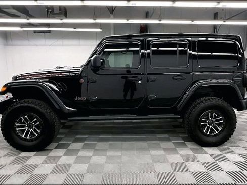 Used 2024 Jeep Wrangler Unlimited Rubicon AWD/4WD image 13