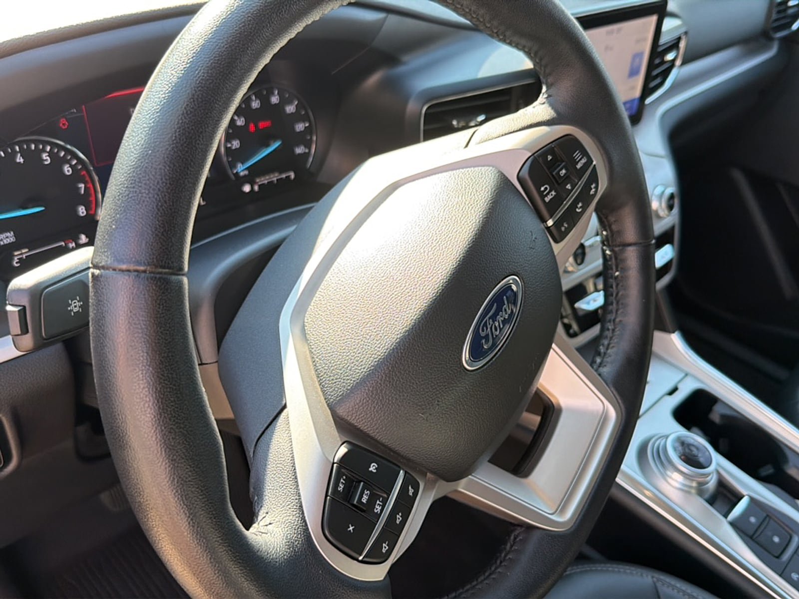 Used 2023 Ford Explorer XLT w/ Equipment Group 202A AWD/4WD image 22