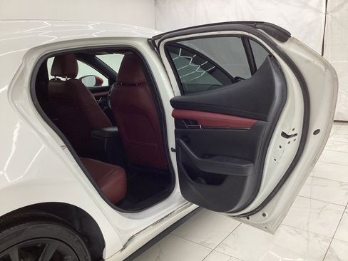 Used 2019 MAZDA MAZDA3 Hatchback w/ Premium Package image 23