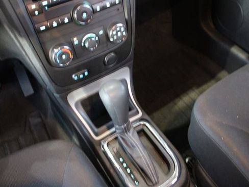 Used 2010 Chevrolet HHR LS image 17