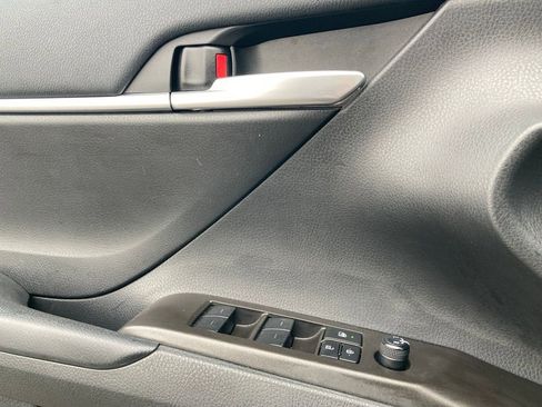 Used 2023 Toyota Camry SE image 12