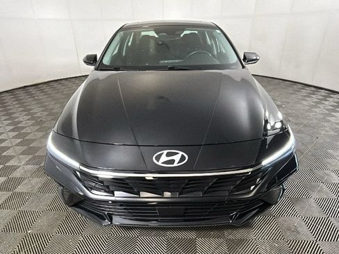 Certified 2024 Hyundai Elantra SEL w/ Convenience Package FWD image 9