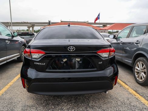 Certified 2025 Toyota Corolla LE FWD image 8