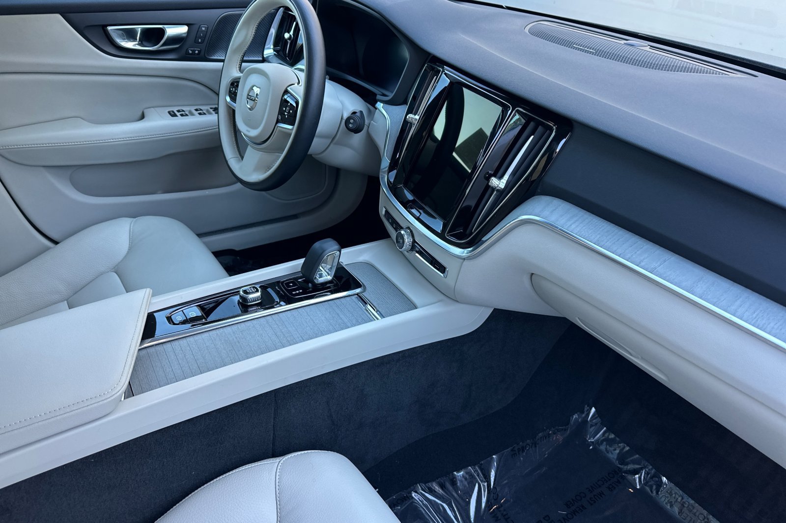 Certified 2025 Volvo V60 B5 Cross Country Plus w/ Protection Package Premier AWD/4WD image 19