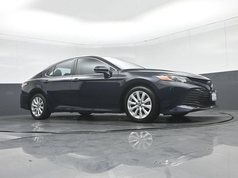 Used 2019 Toyota Camry LE FWD image 49