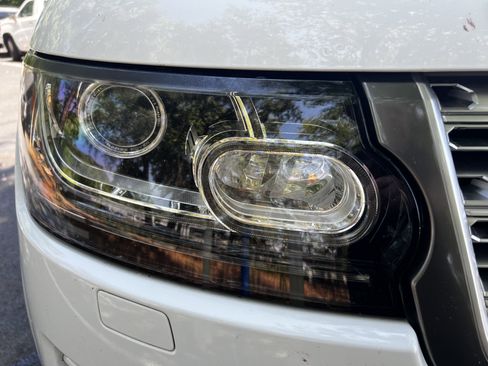 Used 2016 Land Rover Range Rover HSE image 12