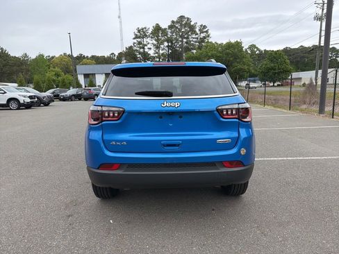 Used 2023 Jeep Compass Latitude w/ Sun and Sound Group AWD/4WD image 9