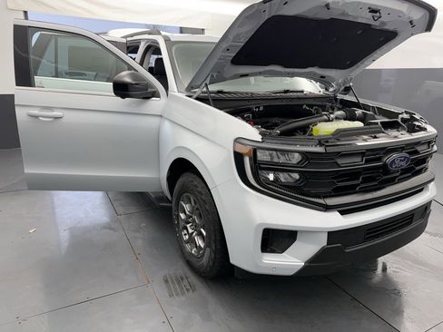 New 2025 Ford Expedition Active image 14