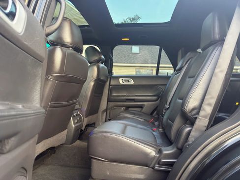 Used 2014 Ford Explorer Limited w/ Equipment Group 302A AWD/4WD image 21