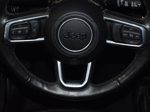 Used 2022 Jeep Wrangler Unlimited Sahara image 23