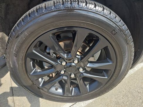 Used 2018 Jeep Grand Cherokee Altitude AWD/4WD image 4