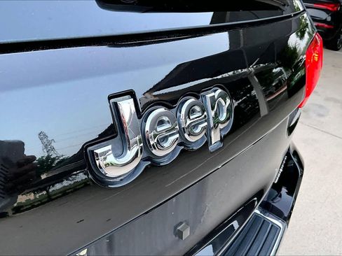 Used 2017 Jeep Grand Cherokee Limited w/ Luxury Group II RWD image 34