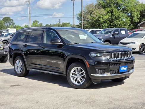 Used 2023 Jeep Grand Cherokee L Laredo w/ Luxury Tech Group I RWD image 2