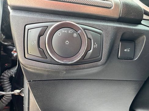 Used 2019 Ford Fusion SE FWD image 15