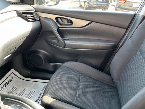 Used 2019 Nissan Rogue Sport S image 24