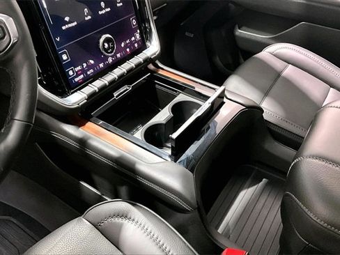 Used 2025 GMC Yukon Denali w/ Sun & Power Step Package image 18