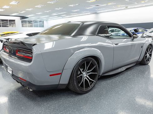 Used 2016 Dodge Challenger R/T image 6