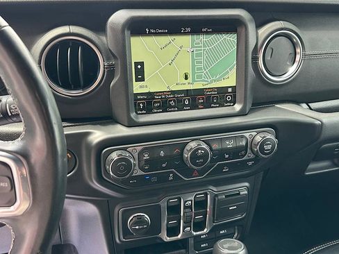 Used 2023 Jeep Wrangler Unlimited Sahara w/ Cold Weather Group AWD/4WD image 27