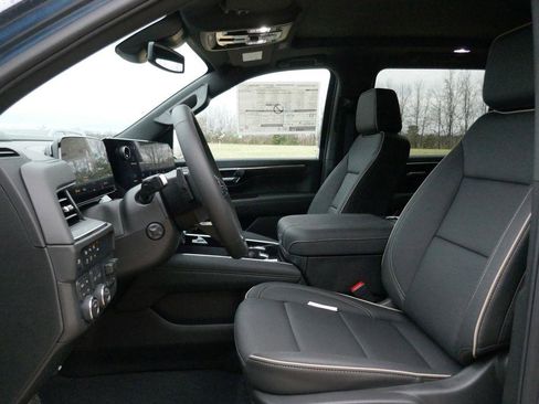 New 2026 Chevrolet Suburban Premier image 15