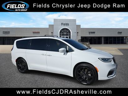 Used 2022 Chrysler Pacifica Touring-L w/ S Appearance Package