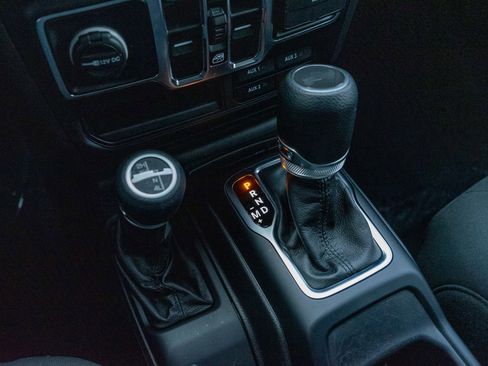 Used 2022 Jeep Wrangler Unlimited Sport image 21