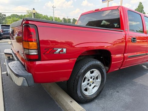 Used 2006 GMC Sierra 1500 SLE w/ Light Duty Power Package AWD/4WD image 4