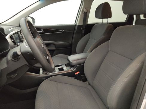 Used 2019 Kia Sorento FWD image 17