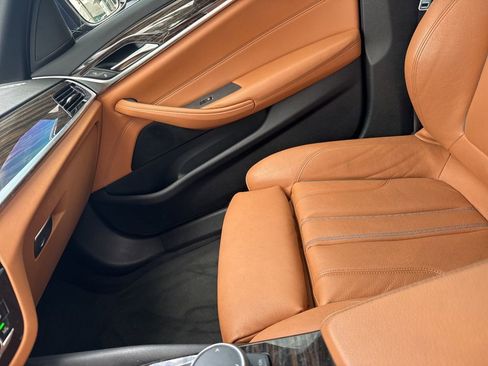 Used 2018 BMW 530i w/ Premium Package RWD image 2