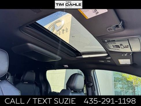 Used 2025 Toyota Sienna Platinum AWD/4WD image 16