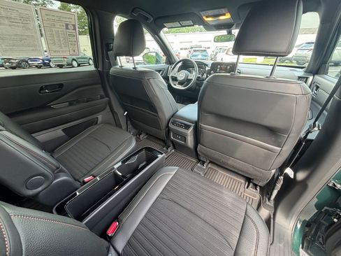 Used 2025 Nissan Pathfinder Rock Creek AWD/4WD image 19