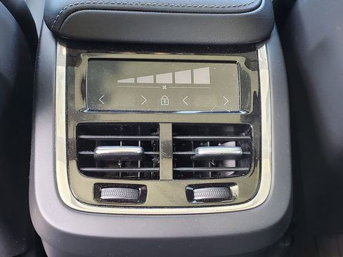 Certified 2022 Volvo XC60 B6 Inscription w/ Protection Package Premier image 11