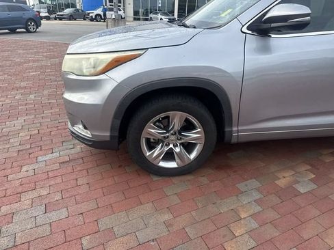 Used 2014 Toyota Highlander Limited FWD image 2