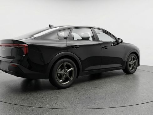 Used 2025 Kia K4 LXS image 9