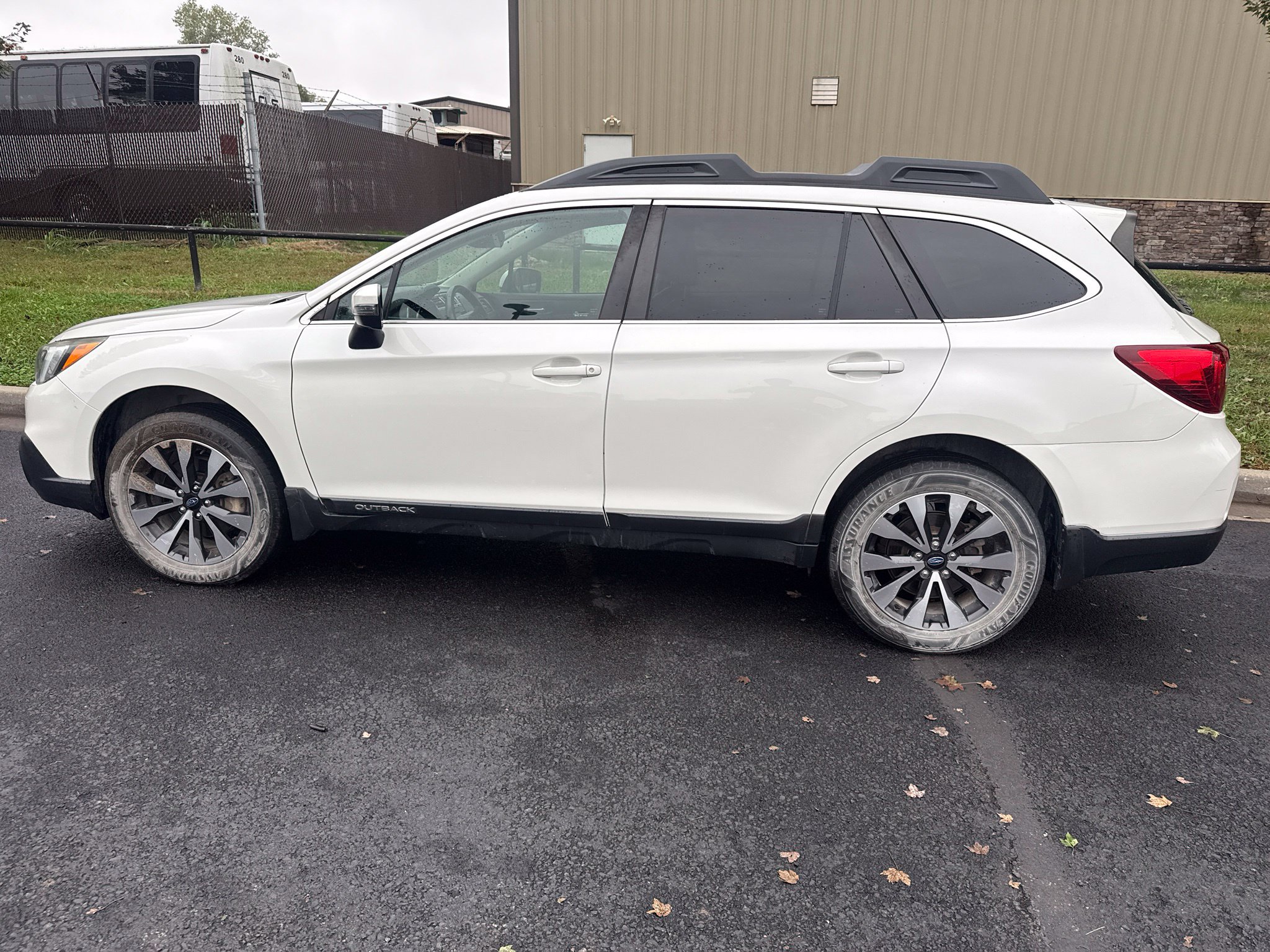 Used 2017 Subaru Outback 2.5i Limited AWD/4WD image 8