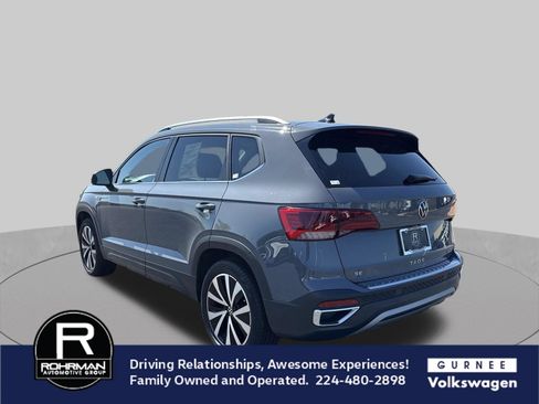 Used 2023 Volkswagen Taos SE w/ Panoramic Sunroof Package AWD/4WD image 7