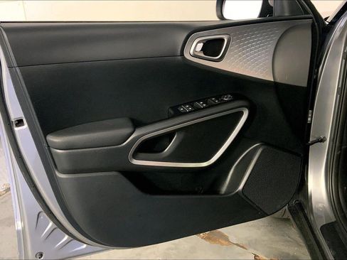 Certified 2025 Kia Soul LX w/ LX Technology Package FWD image 24