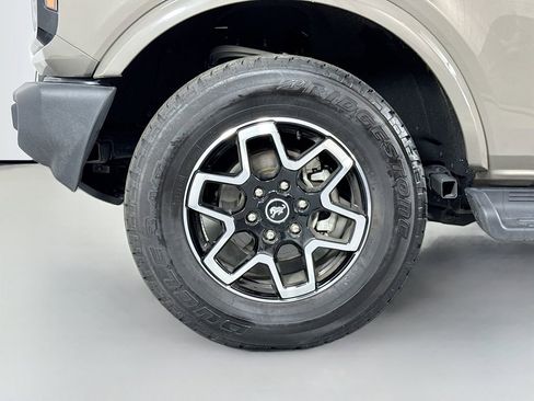 Used 2025 Ford Bronco Outer Banks AWD/4WD image 9