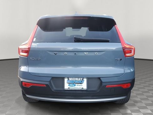 Used 2021 Volvo XC40 T5 Momentum w/ Protection Package Premier image 5